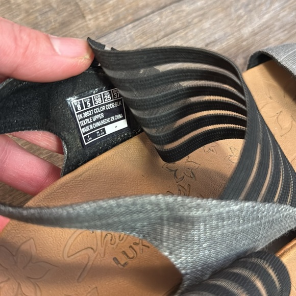 Sketchers Lux Foam Elastic Strappy Wedge - Picture 7 of 7